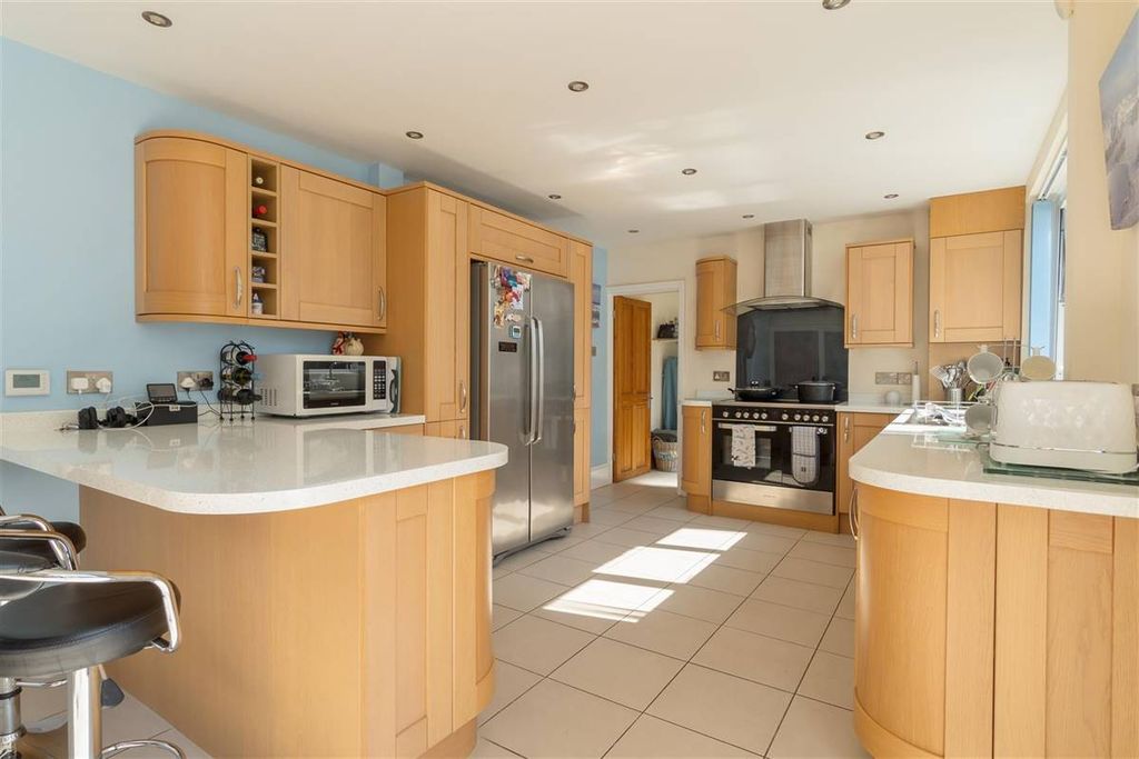 Additional image 8 of 4 bed semi-detached house for saleWestern Esplanade, Herne Bay CT6