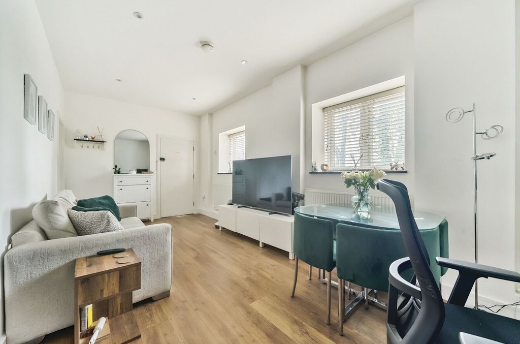 Additional image 8 of 1 bed flat for saleHindhead, Surrey GU26