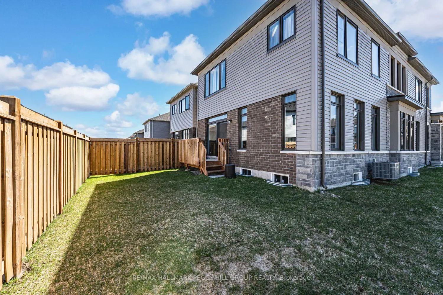 52 Durham Avenue photo 4