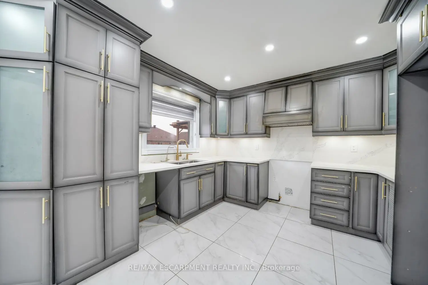 84 Andriana Crescent photo 5