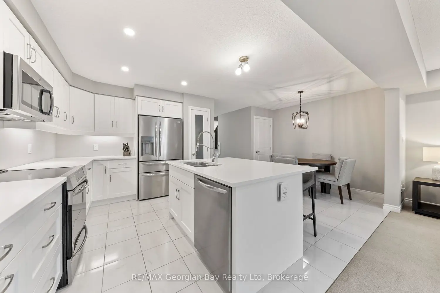 964 Wright Drive photo 3