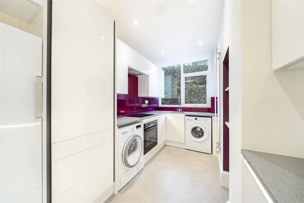 Additional image 4 of 1 bed flat for salePortsmouth Road, Hindhead, Surrey GU26