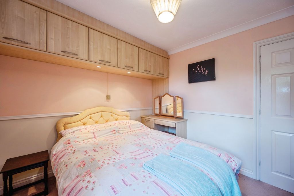 Additional image 16 of 3 bed flat for saleSea Front, Hayling Island, Hampshire PO11