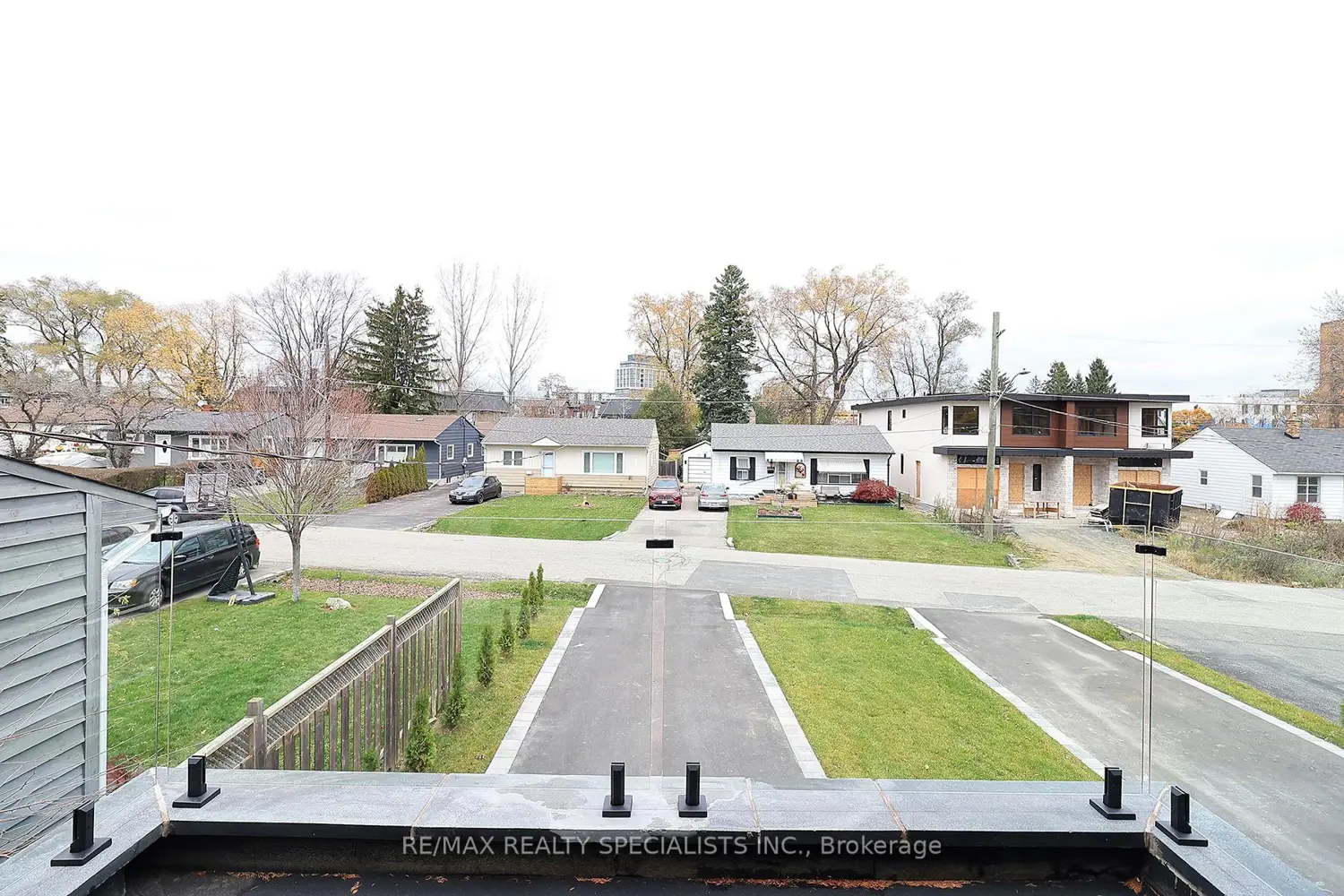 1048 Roosevelt Road photo 4