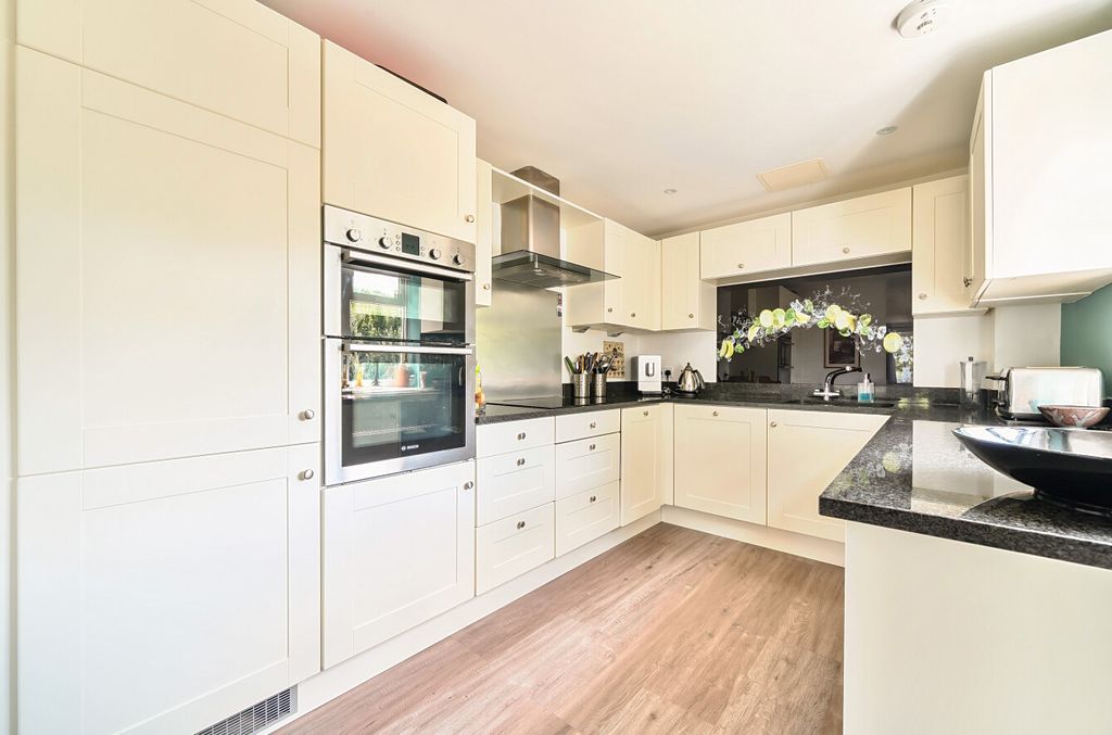 Additional image 7 of 3 bed flat for saleHindhead, Surrey GU26
