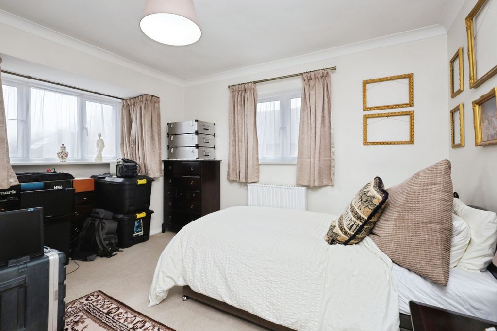 1 bed flat for saleStonegate Way, Heathfield TN21 photo 5