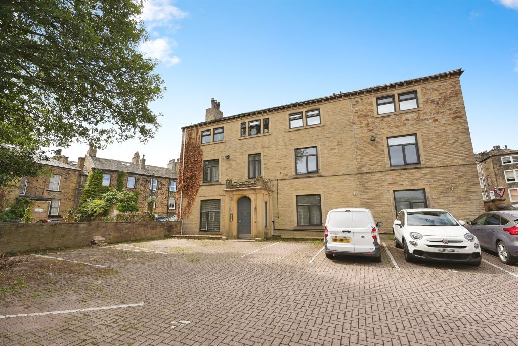 2 bed flat for saleBalmoral Place, Halifax HX1