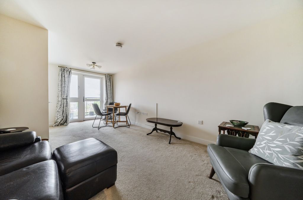Additional image 10 of 1 bed flat for saleStation Road, Hook, Hampshire RG27