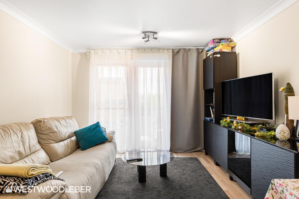 Additional image 2 of 2 bed flat for saleTaverners Way, Hoddesdon EN11