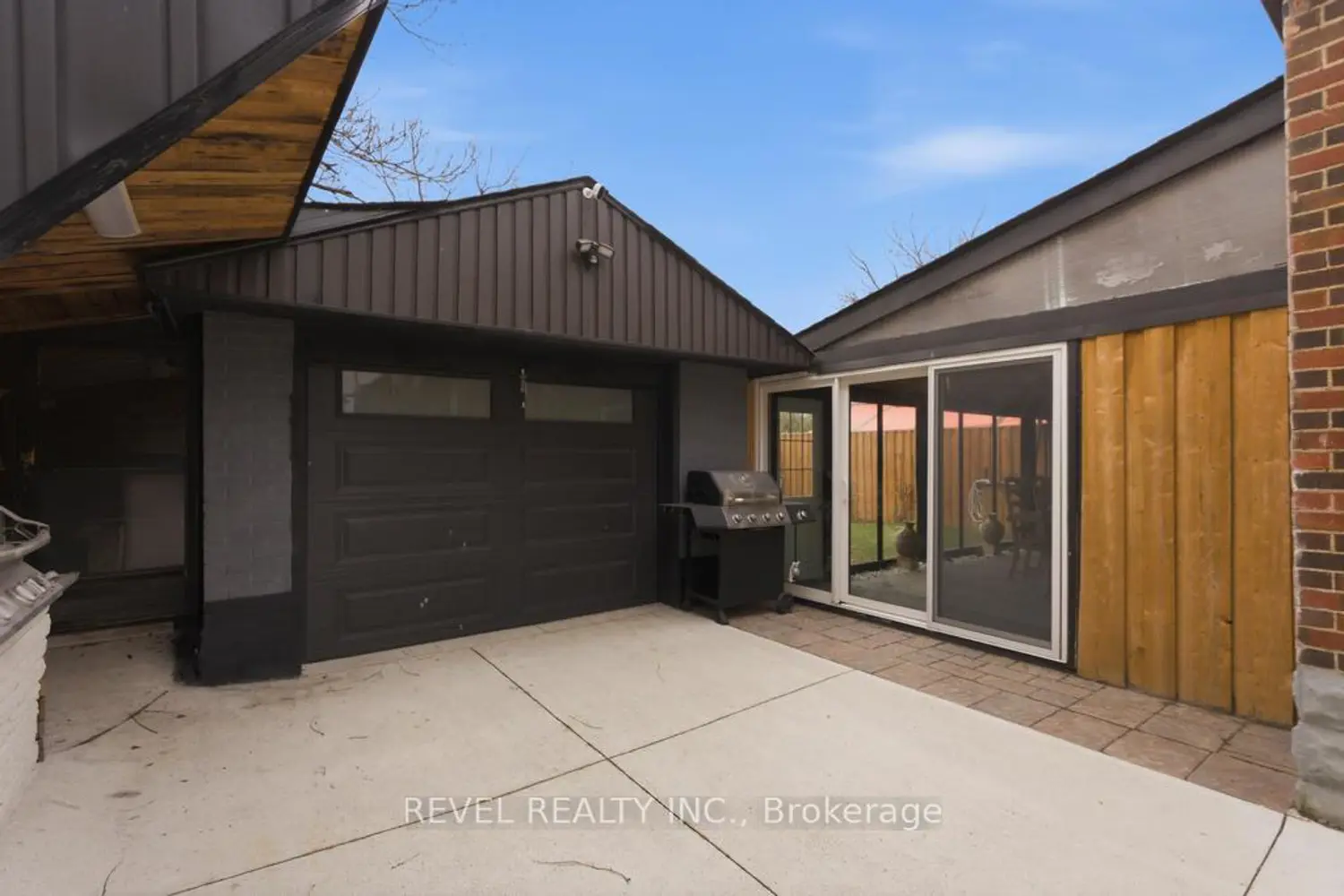 44 Jefferson Avenue photo 2