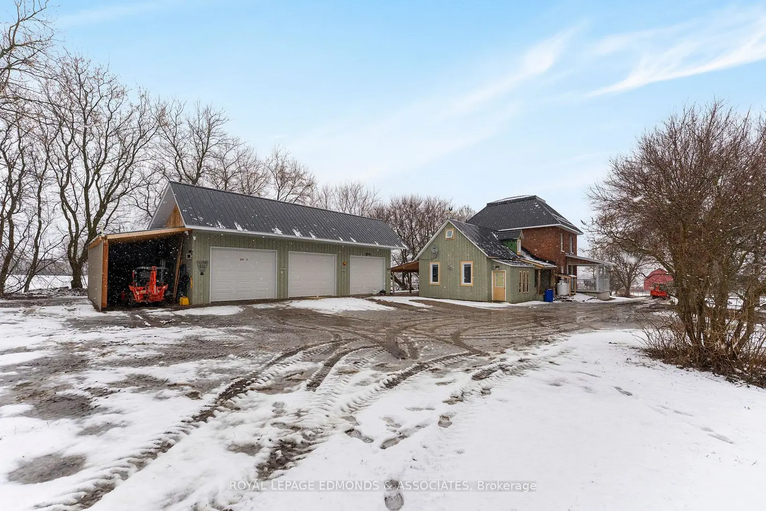2061 Kerr Line photo 3