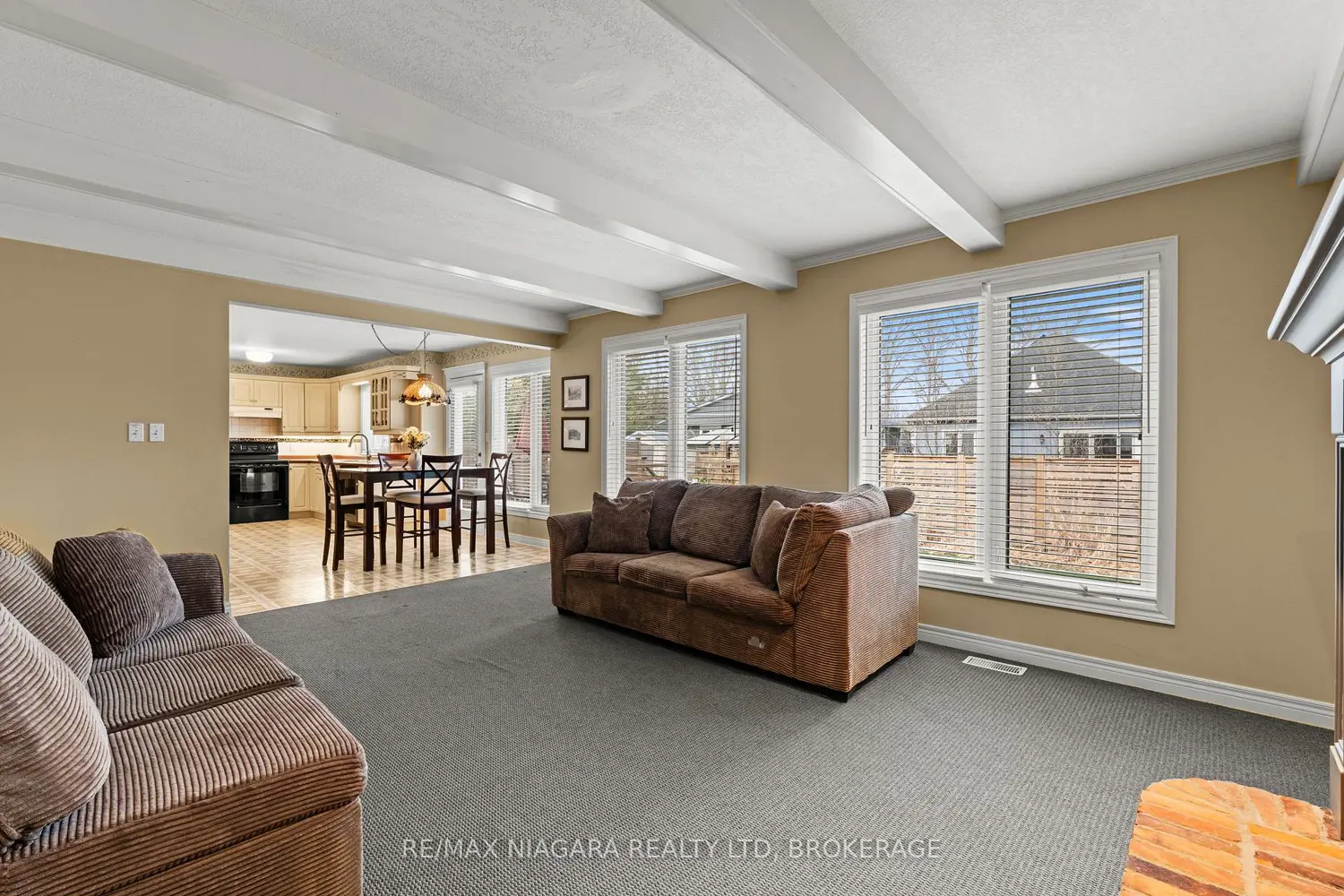 12 Oak Drive photo 3