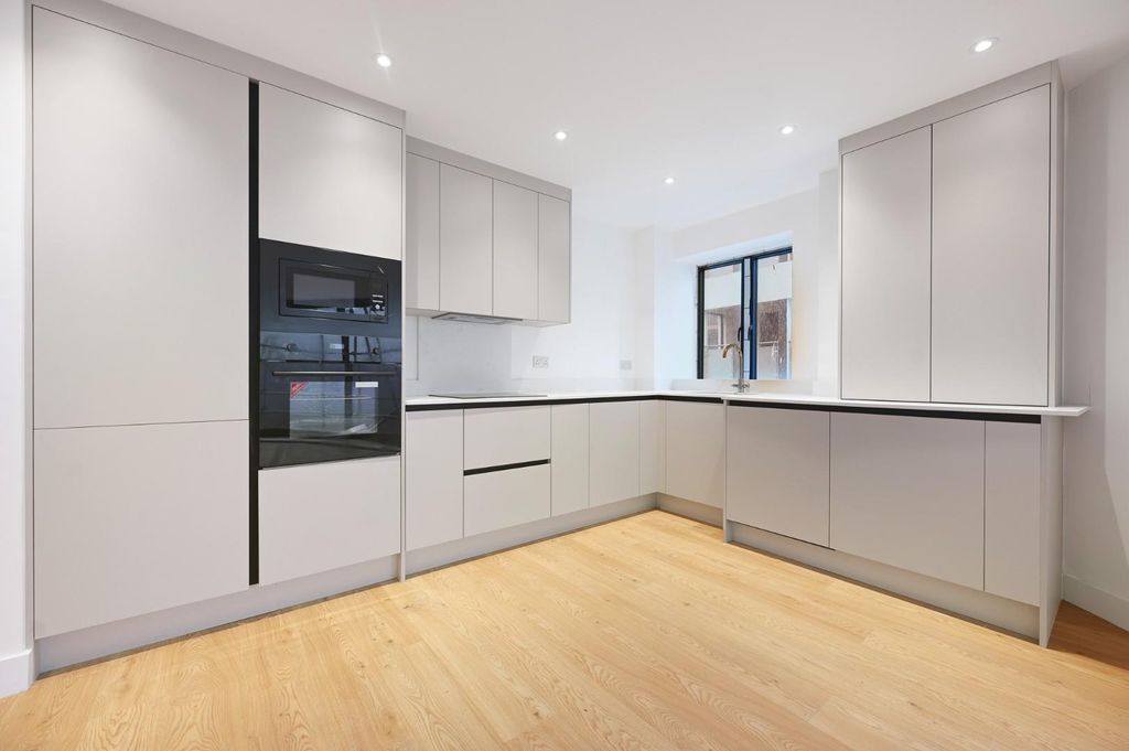 Additional image 3 of 2 bed flat for salePrince Regent Road, Hounslow TW3