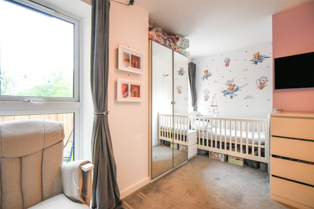 Additional image 11 of 2 bed flat for saleStation Road, Hook, Hampshire RG27