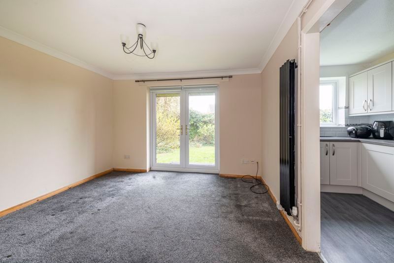 2 bed flat for saleStonegate Way, Heathfield TN21 photo 4