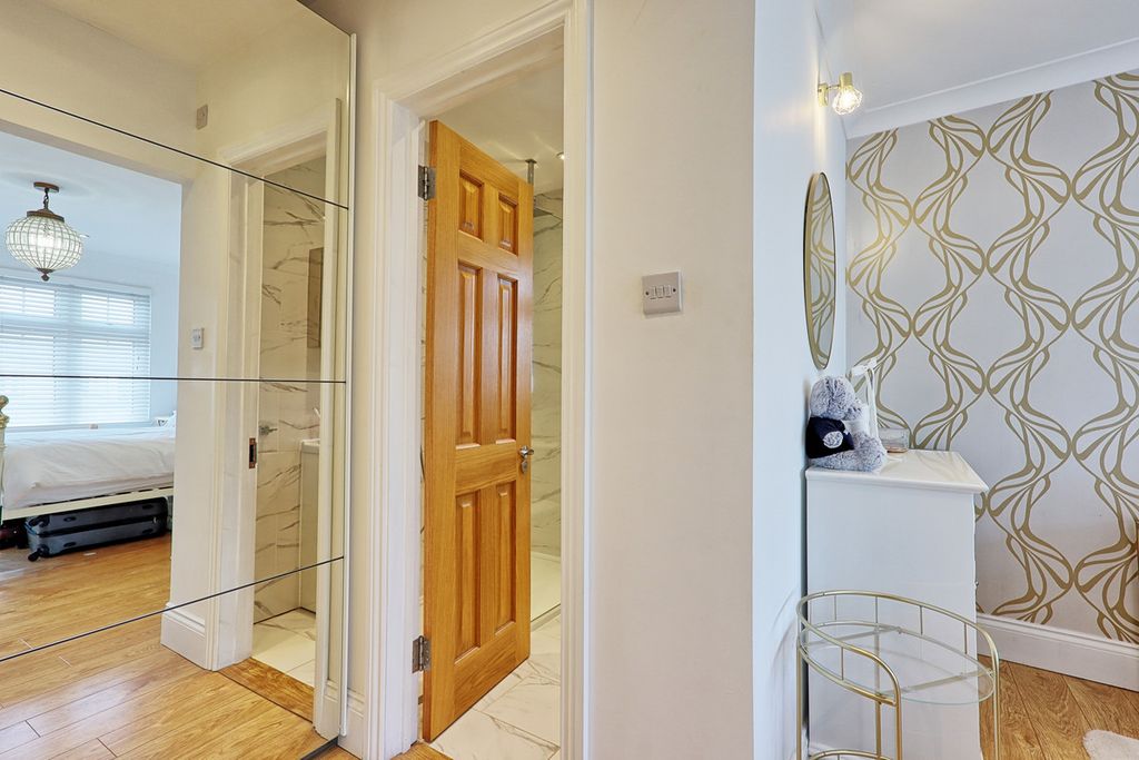 Additional image 20 of 6 bed detached house for saleErnest Road, Emerson Park RM11