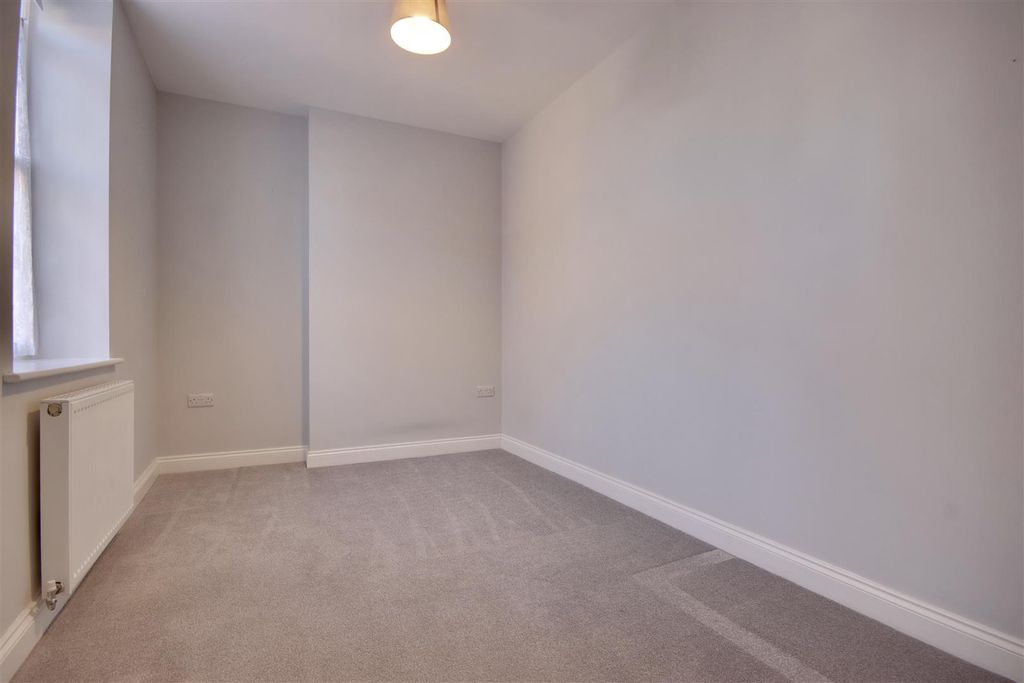 Additional image 9 of 2 bed flat for saleEast Street, Havant PO9