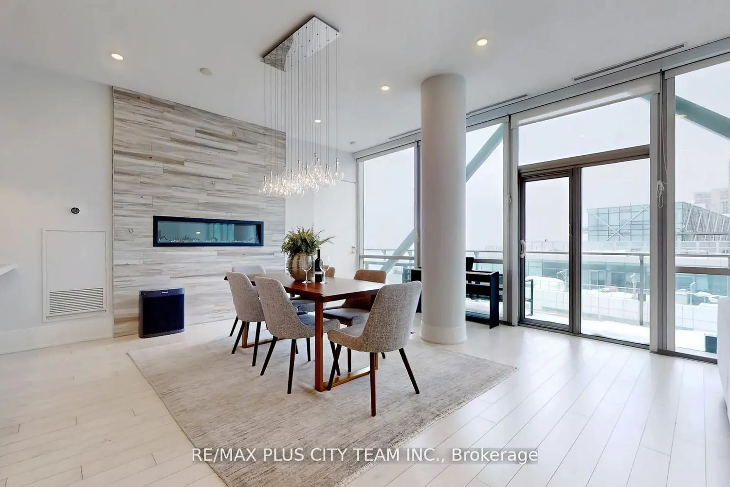 39 Queens Quay 1305 photo 5