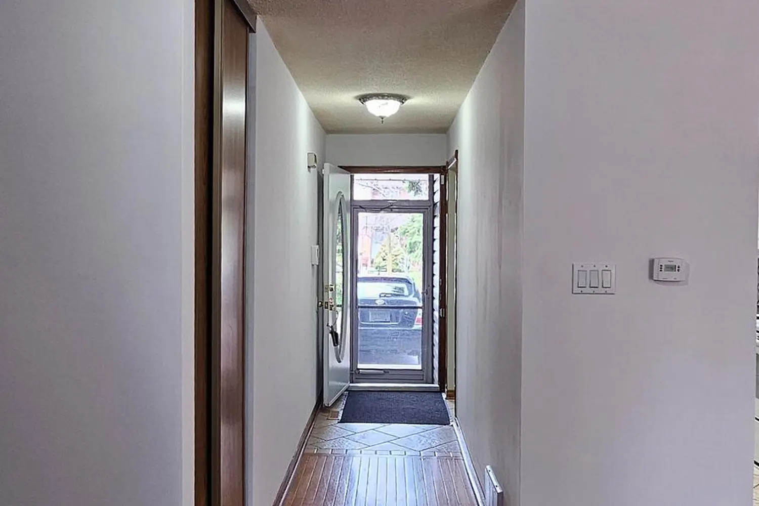 12 Simmons Boulevard photo 3