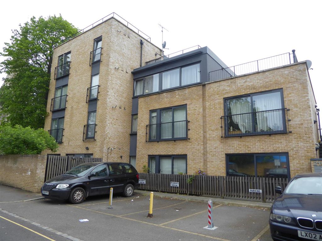 1 bed flat for saleBath Road, Hounslow TW4