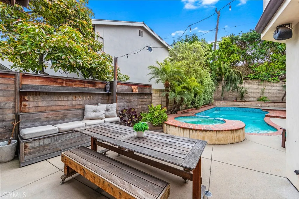 1720 Crestview Ave, Seal Beach, CA 90740