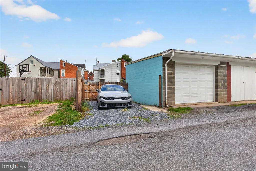 220 N College Street, Carlisle, PA 17013