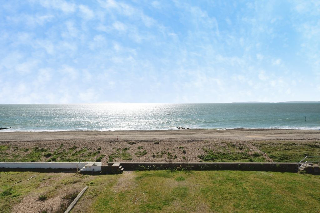 Additional image 3 of 2 bed flat for saleSouthwood Road, Hayling Island, Hampshire PO11