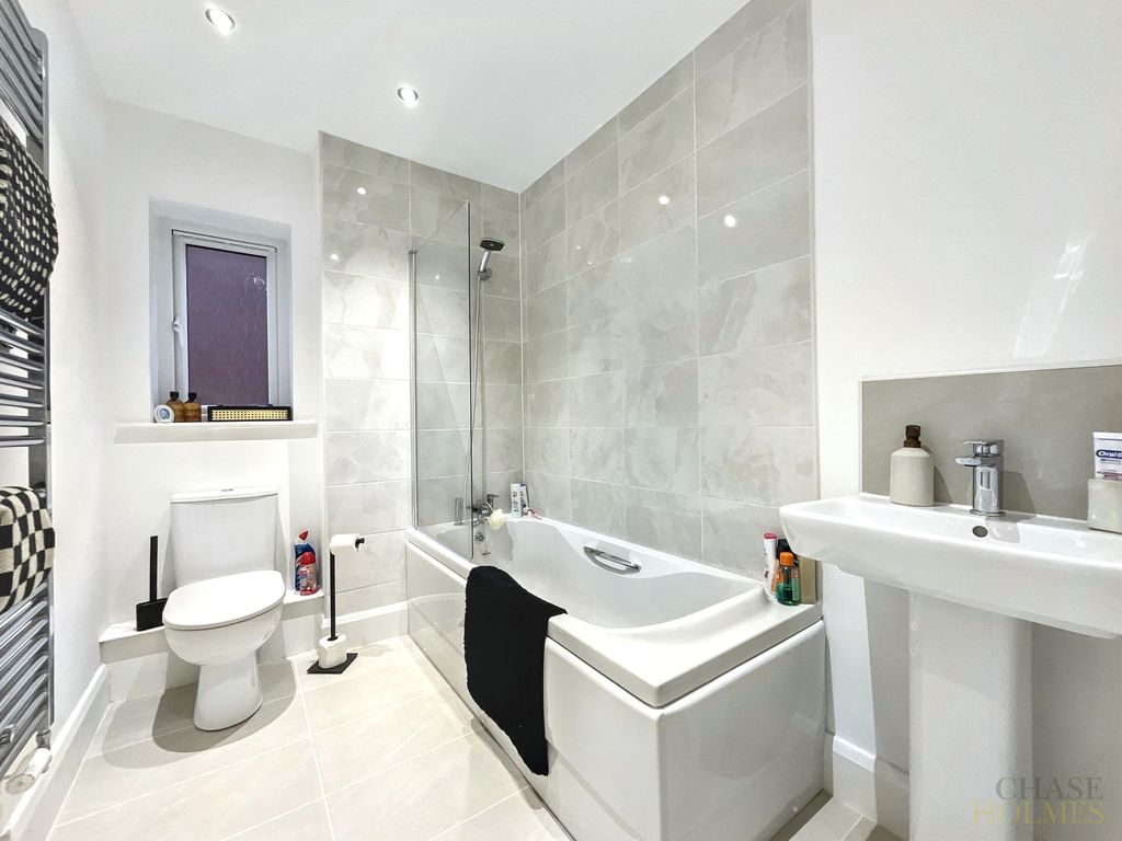 3 bed semi-detached house for saleRobin Close, Hebburn NE31 photo 3