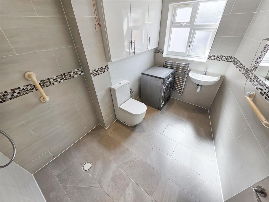 Additional image 13 of 4 bed semi-detached house for saleGledwood Gardens, Hayes UB4