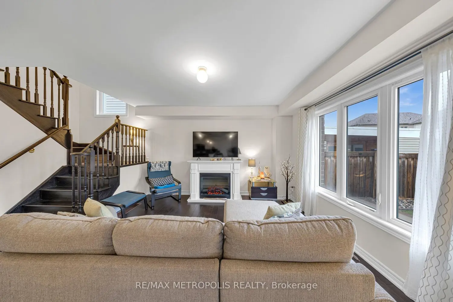 16 Treetops Boulevard photo 5