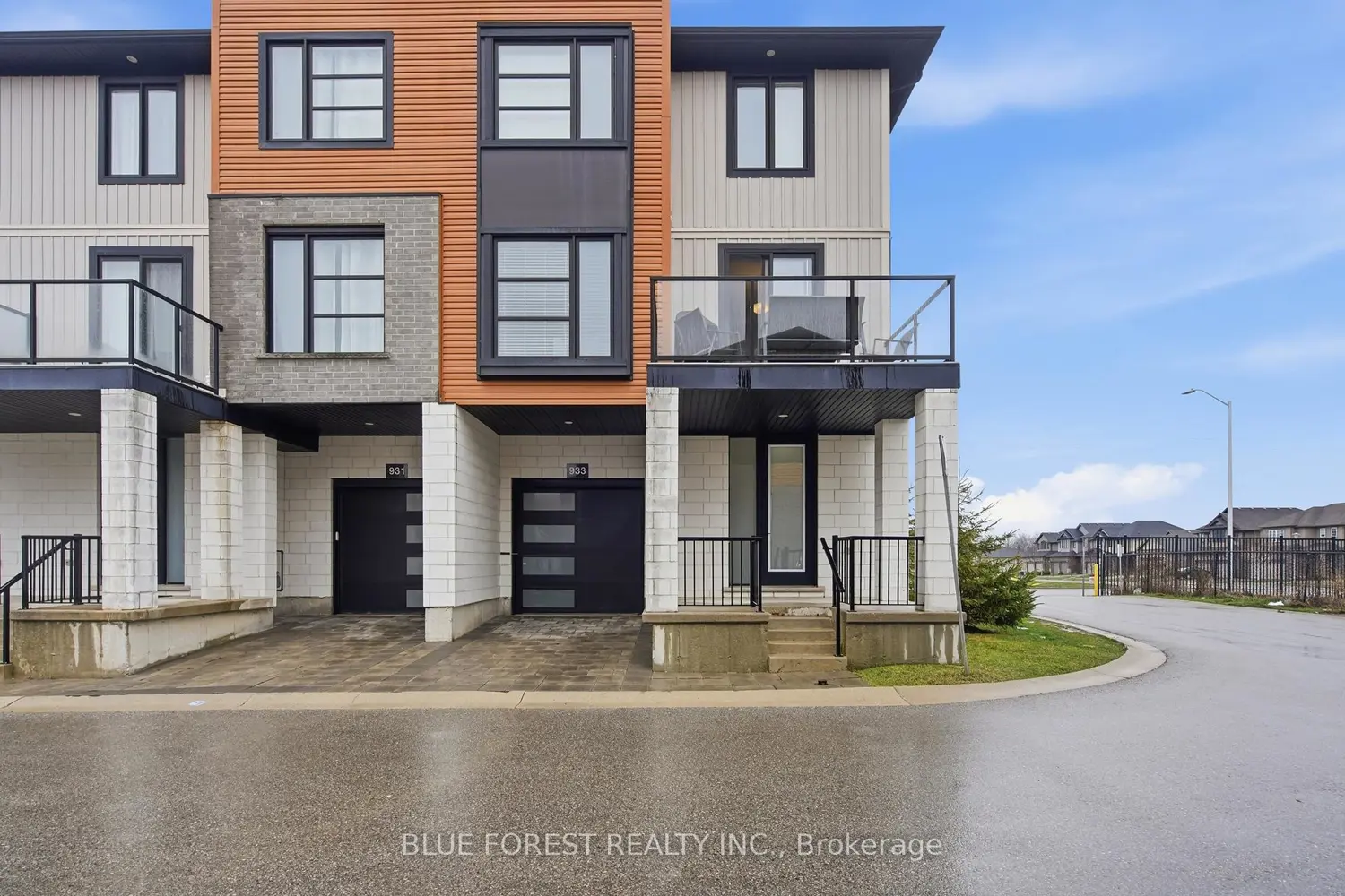 933 Sarnia Road