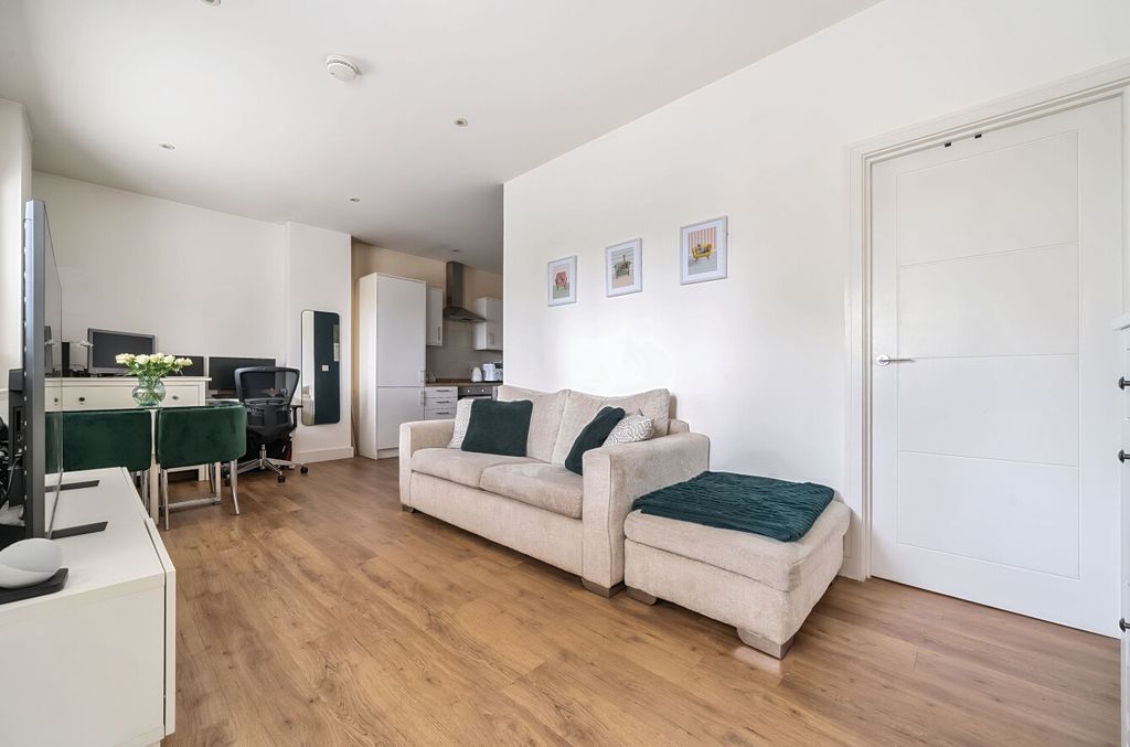 Additional image 2 of 1 bed flat for saleHindhead, Surrey GU26