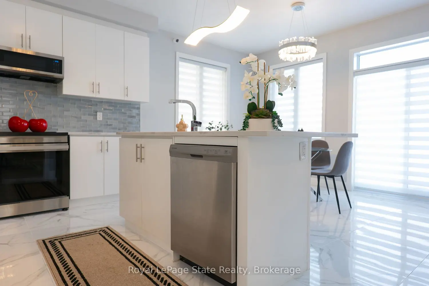 1133 Upper Thames Drive photo 4