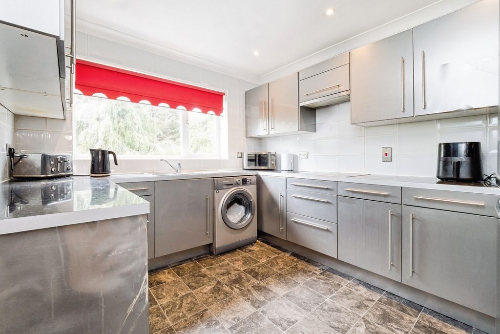 Additional image 3 of 2 bed maisonette for saleHurstlands Close, Hornchurch RM11