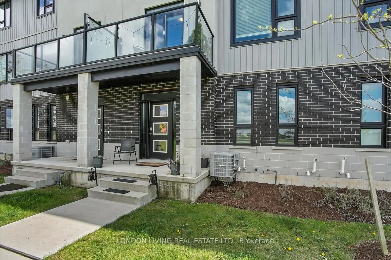 3380 Singleton Avenue 28