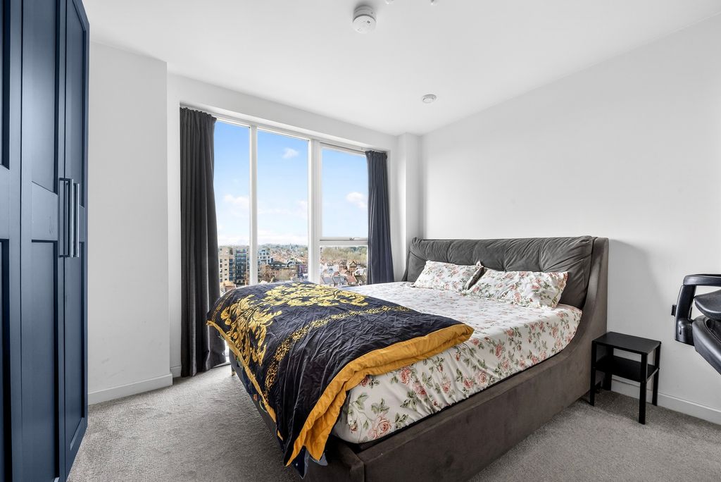 Additional image 7 of 3 bed flat for saleAlexandra Road, Hounslow TW3