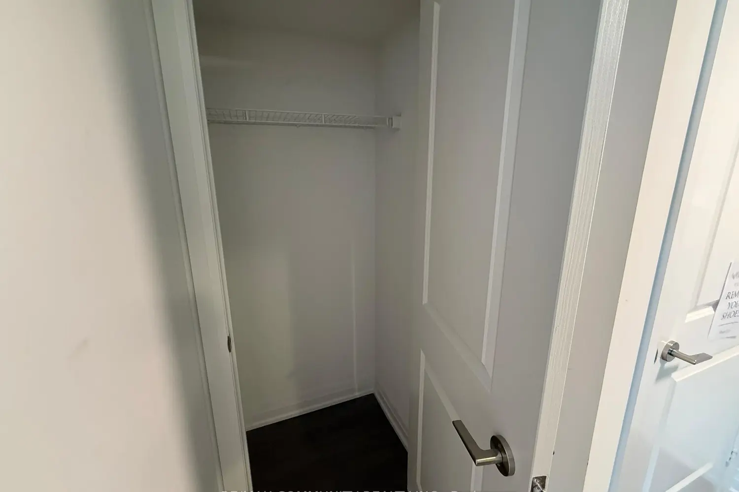 20 Meadowglen Place 1408 photo 4
