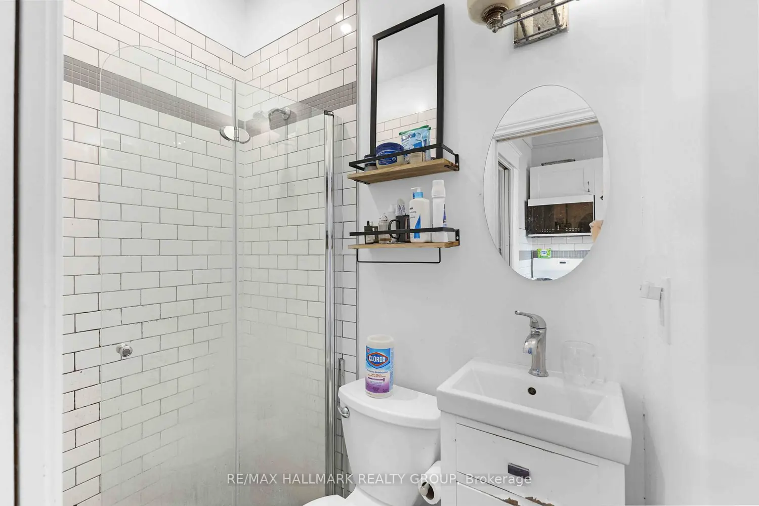 70 Anderson Street photo 4
