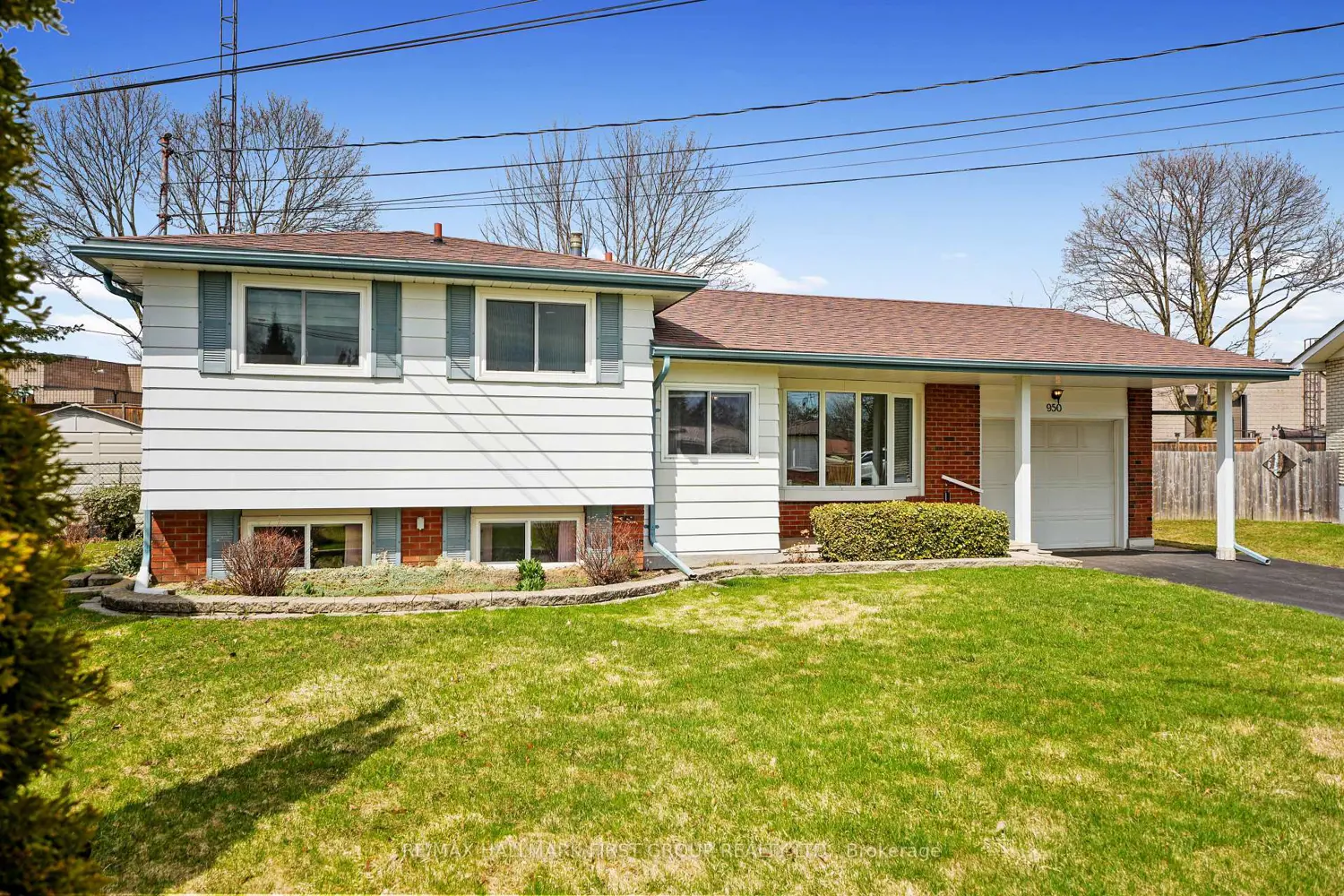 950 Curtis Crescent