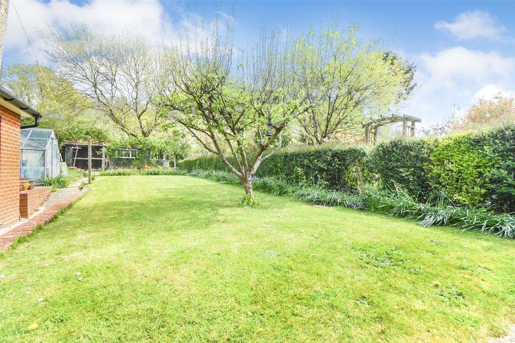 Additional image 2 of 3 bed detached house for saleReading Road, Hook, Hampshire RG27