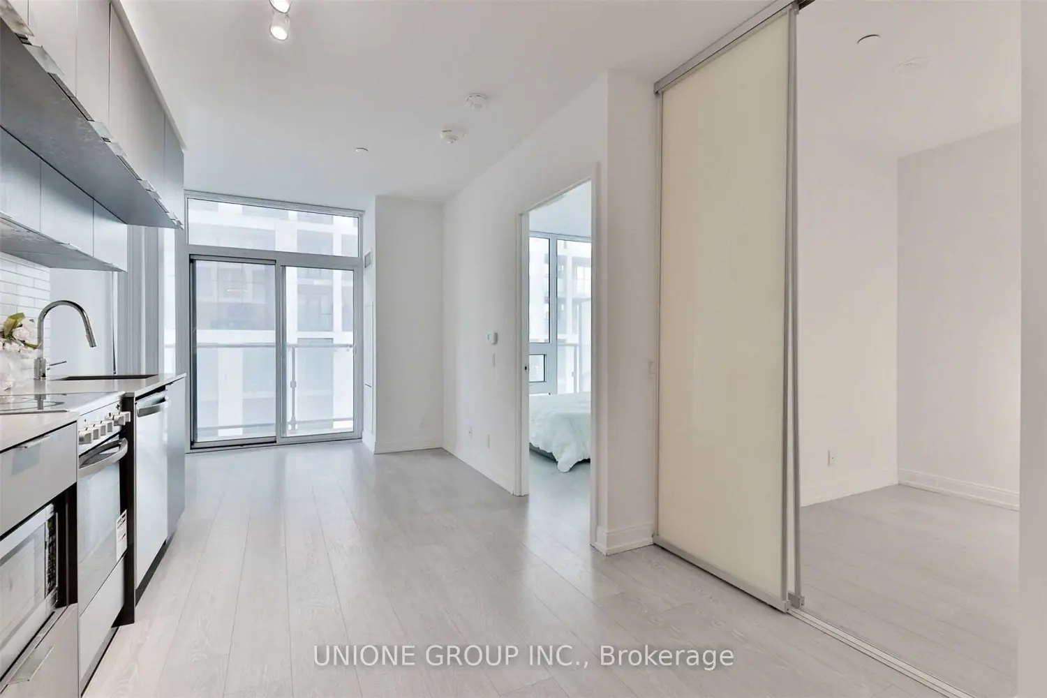 181 Dundas Street 502 photo 5