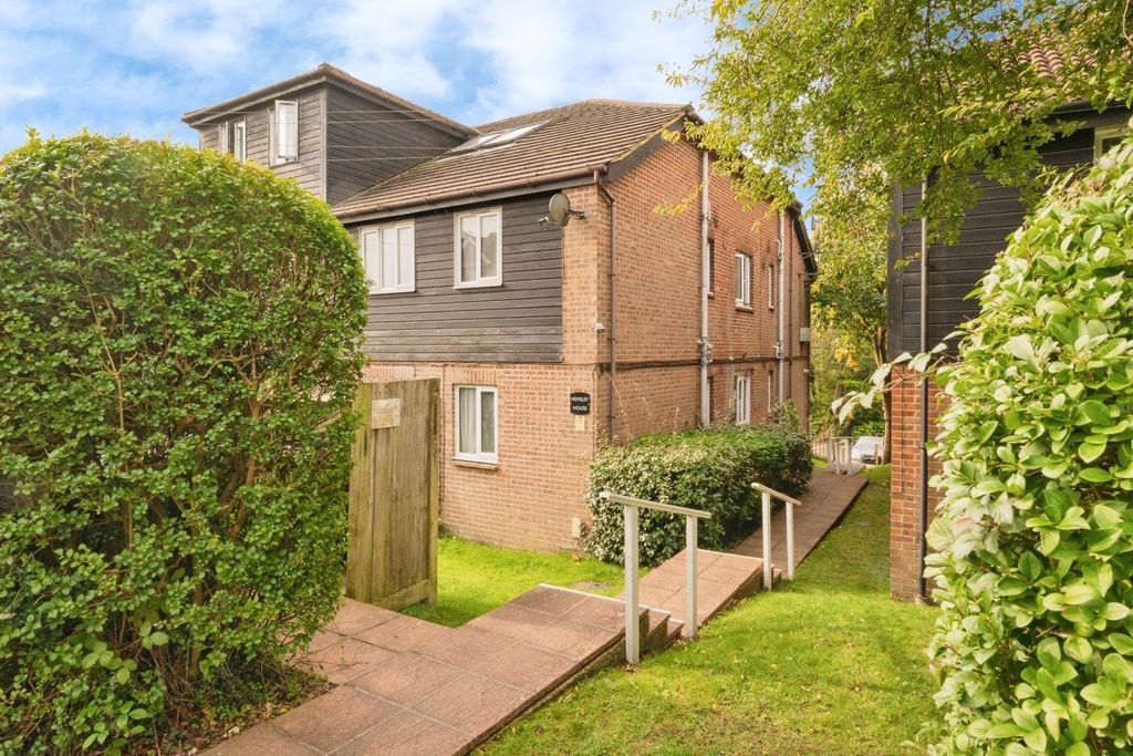 2 bed flat for saleStreatfield Road, Heathfield, East Sussex TN21