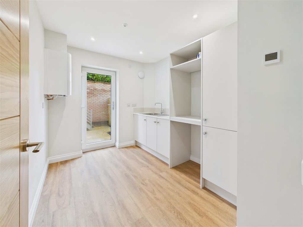 Additional image 14 of 4 bed town house for saleCliff Road, Hessle HU13