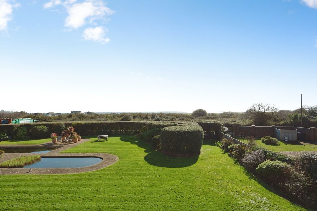 Additional image 12 of 3 bed flat for saleSea Front, Hayling Island, Hampshire PO11