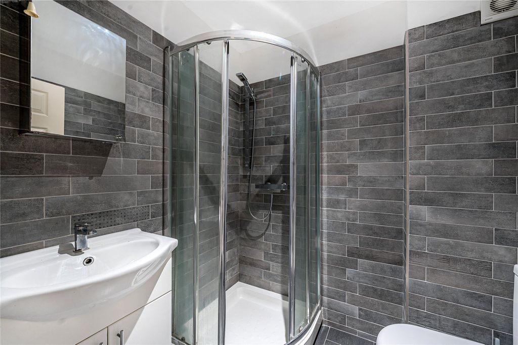 Additional image 10 of 2 bed flat for saleHindhead, Surrey GU26