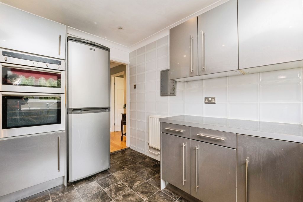 Additional image 19 of 2 bed maisonette for saleHurstlands Close, Hornchurch RM11