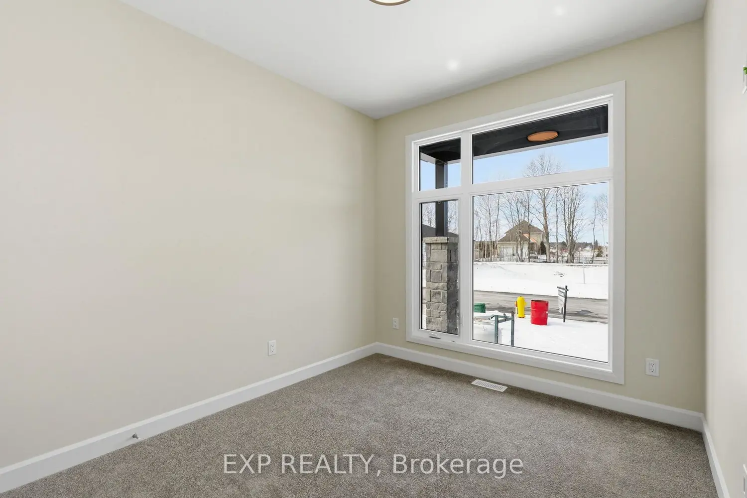 18 Hughes Circle photo 3