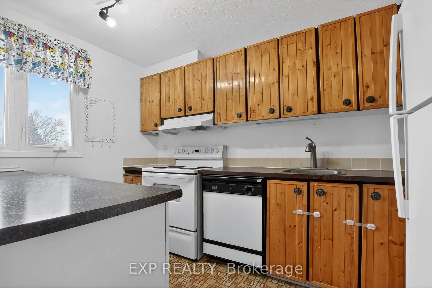 Additional image 6 of 42F Benlea Drive 70