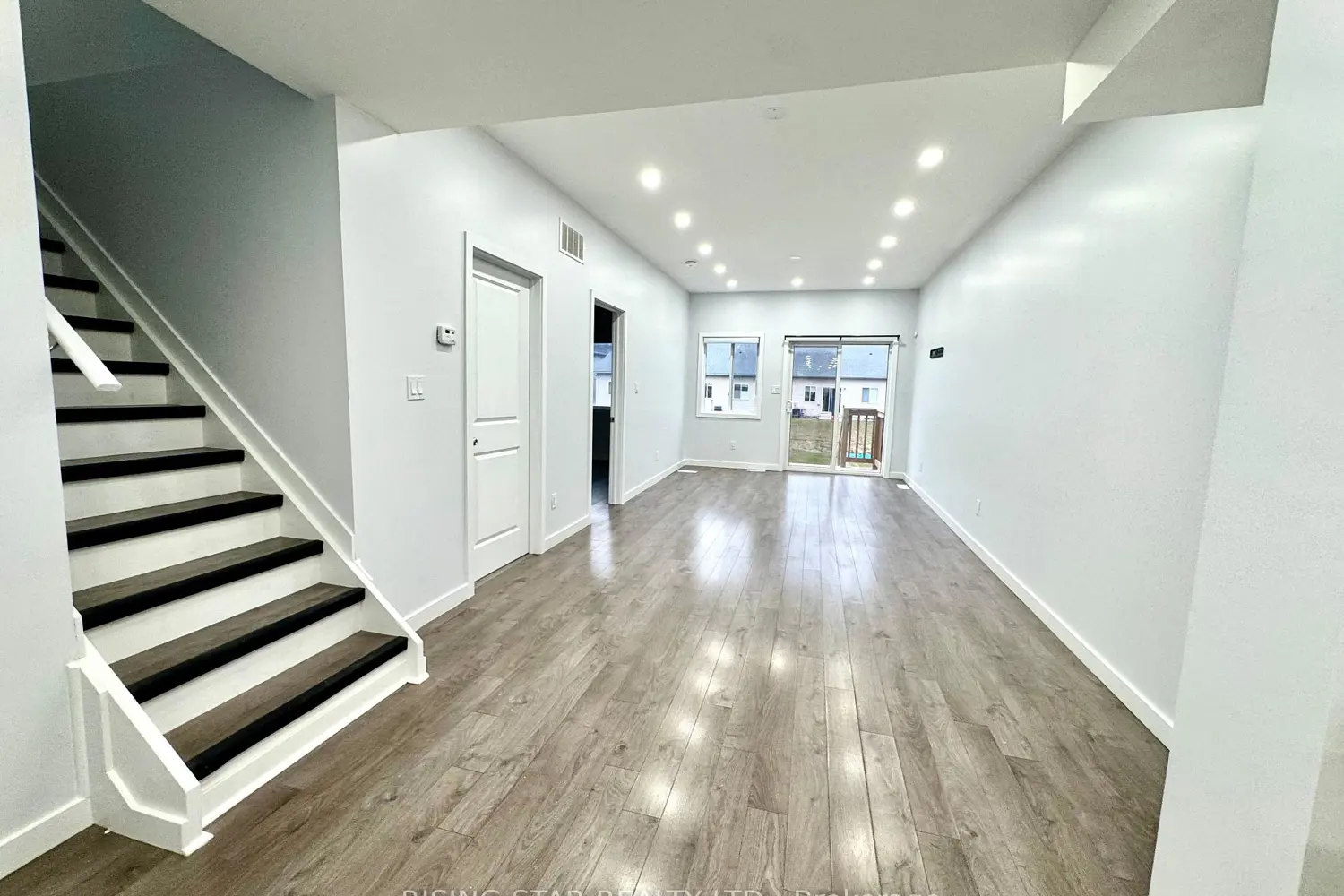 403 Chaffey Street photo 5