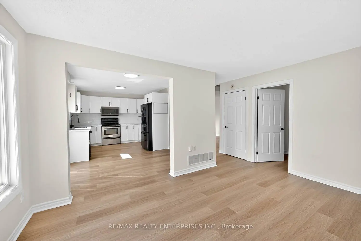 19 Midanbury Way photo 3